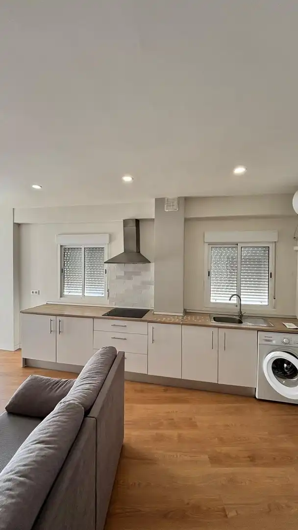 Kitchen of Flat for sale in Sevilla  with Air Conditioner, Terrace and Furnished