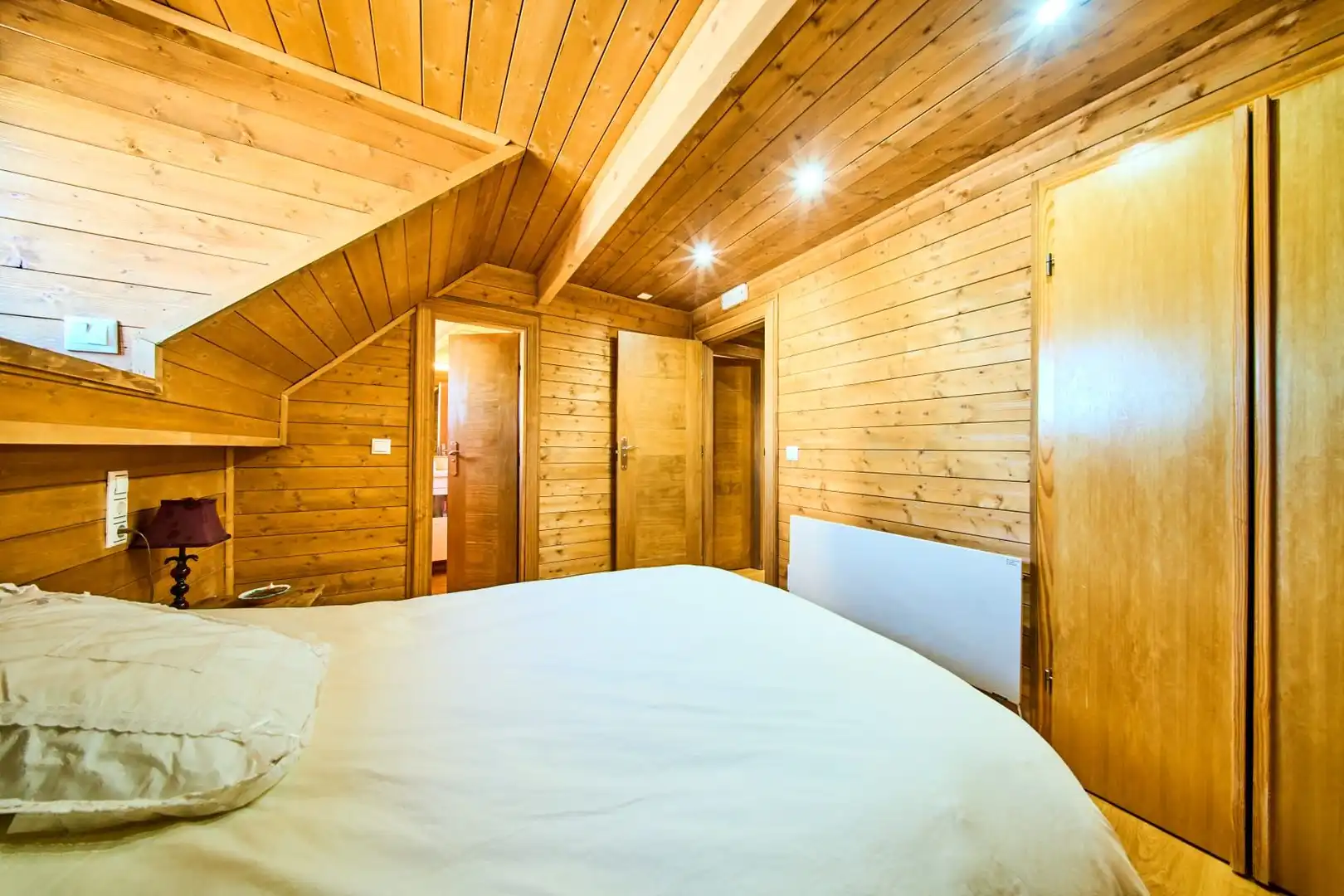 Dormitori de Casa adosada en venda en Sierra Nevada amb Parquet i Alarma