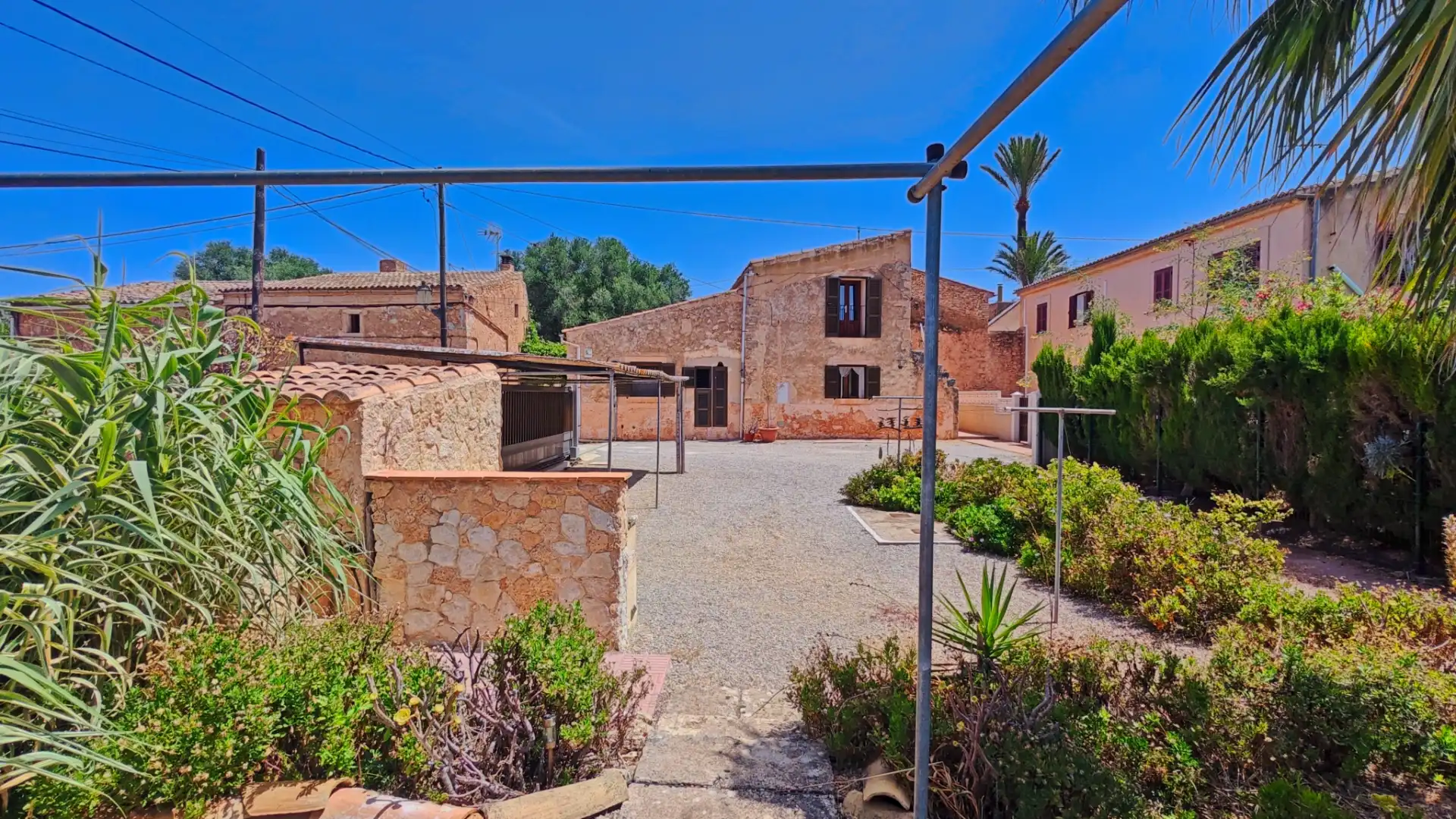 Vista exterior de Casa o xalet de lloguer en Ses Salines amb Jardí privat i Forn