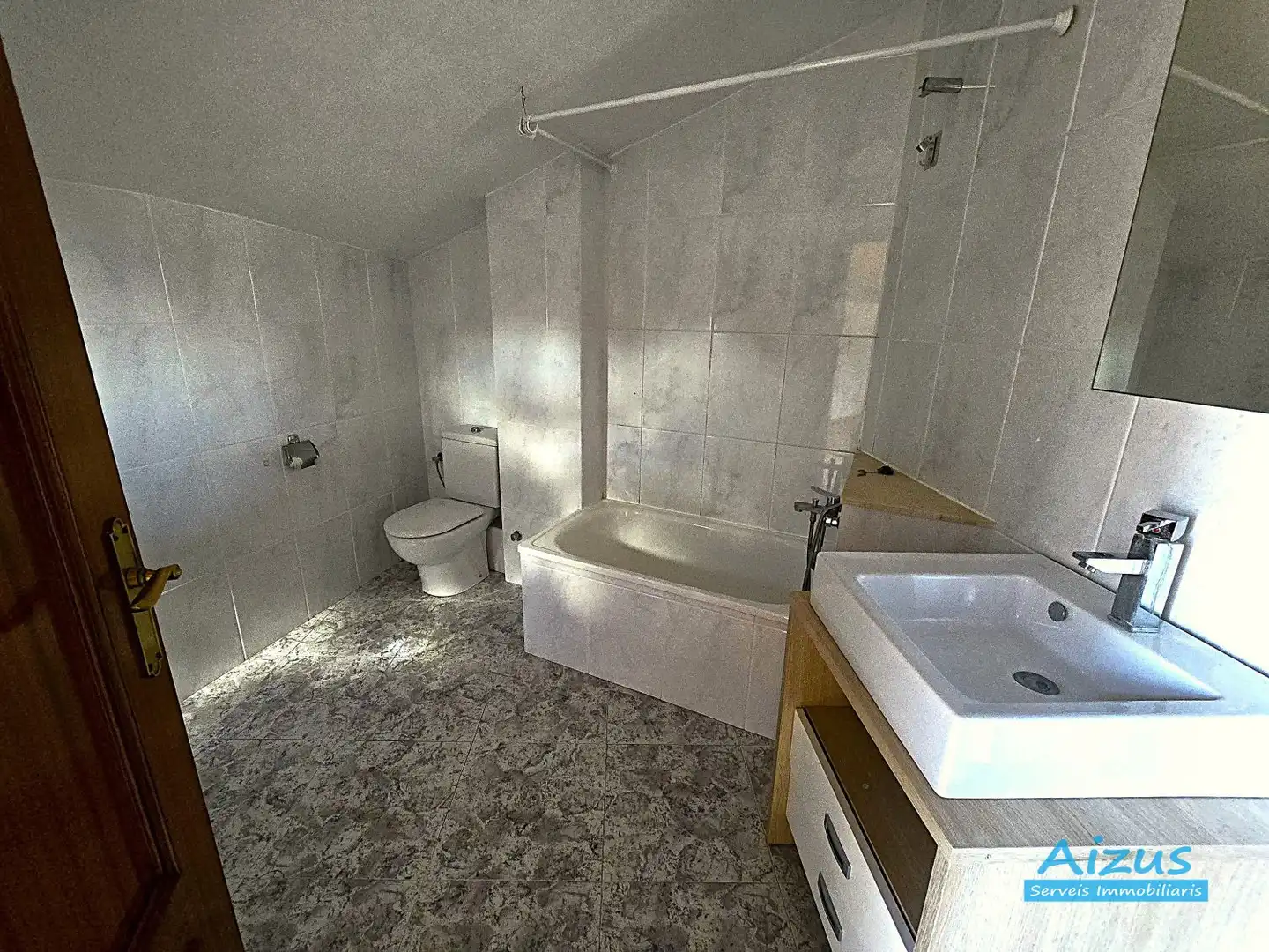 Baño de Dúplex en venta en Rubí con Parquet, Terraza y Balcón