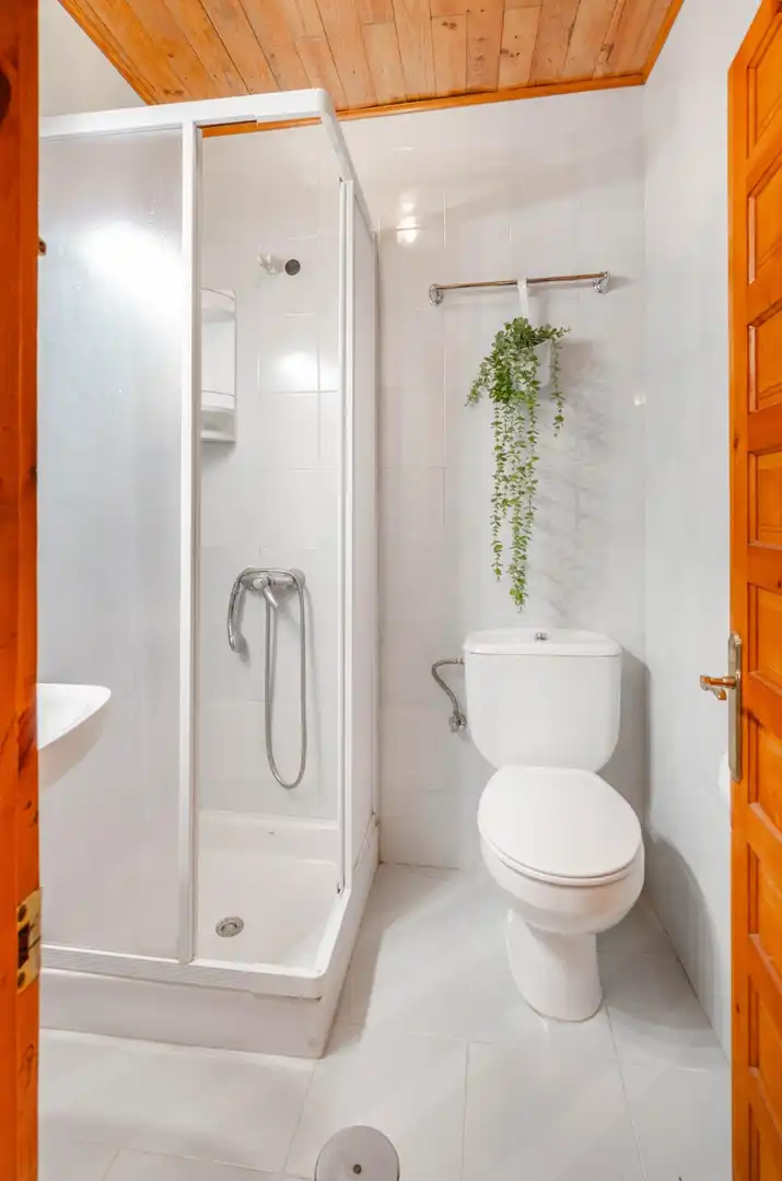 Baño de Casa adosada en venta en Somiedo con Calefacción, Jardín privado y Trastero