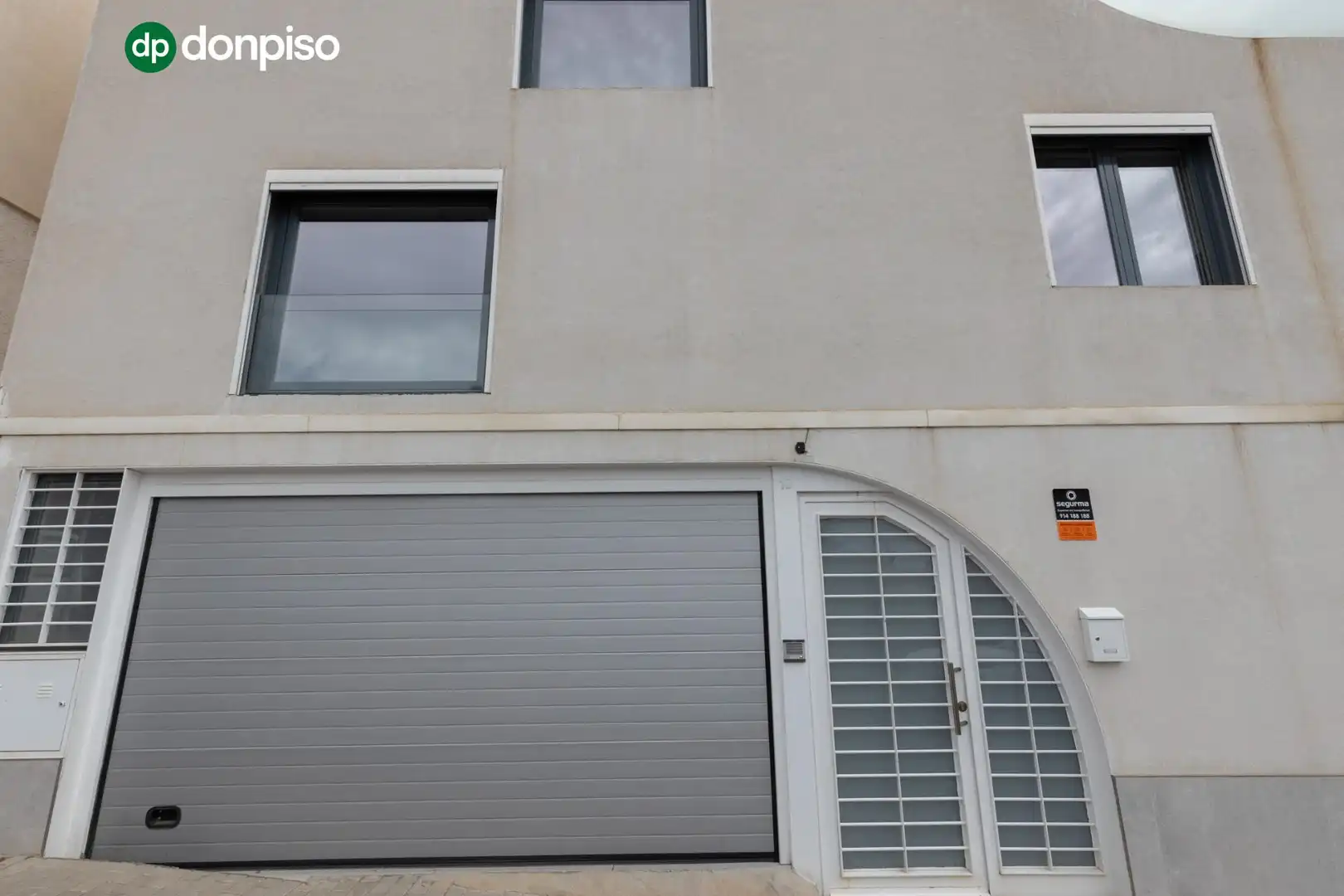 Vista exterior de Casa o chalet en venta en Granada con Calefacción, Terraza y Trastero