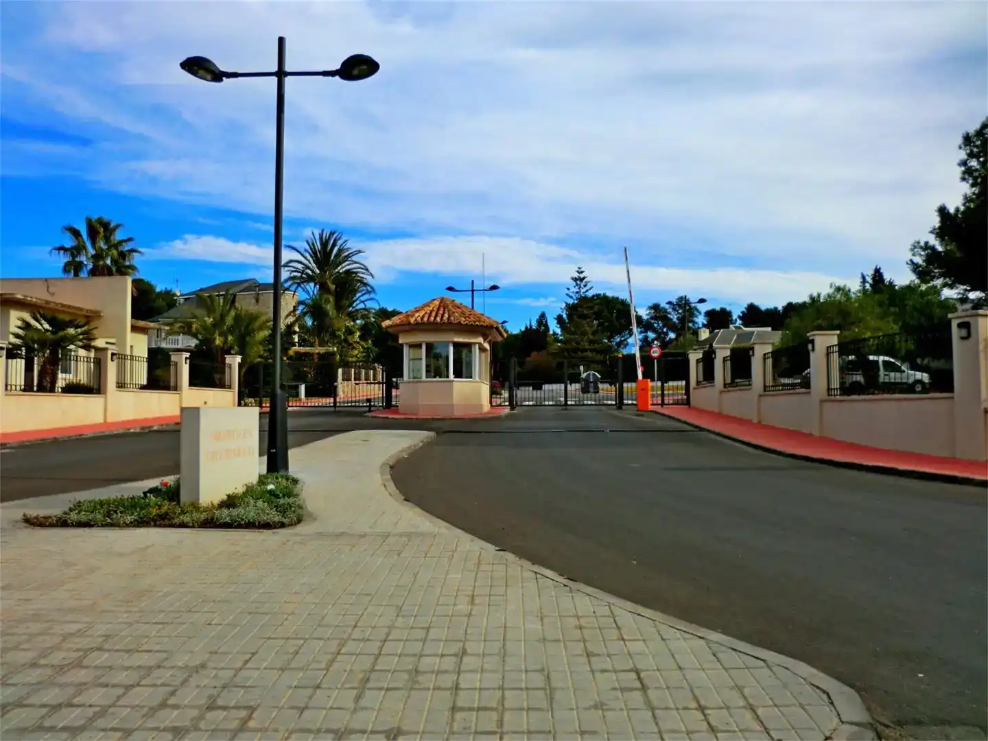 Vista exterior de Casa o xalet en venda en Godella amb Piscina i Balcó