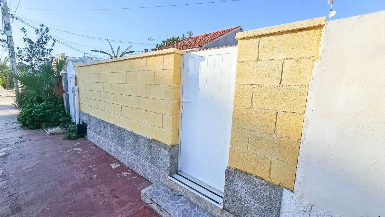 Vista exterior de Casa adosada en venda en Torrevieja amb Aire condicionat, Calefacció i Terrassa