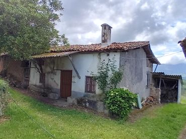 House with garden for sale in Parres