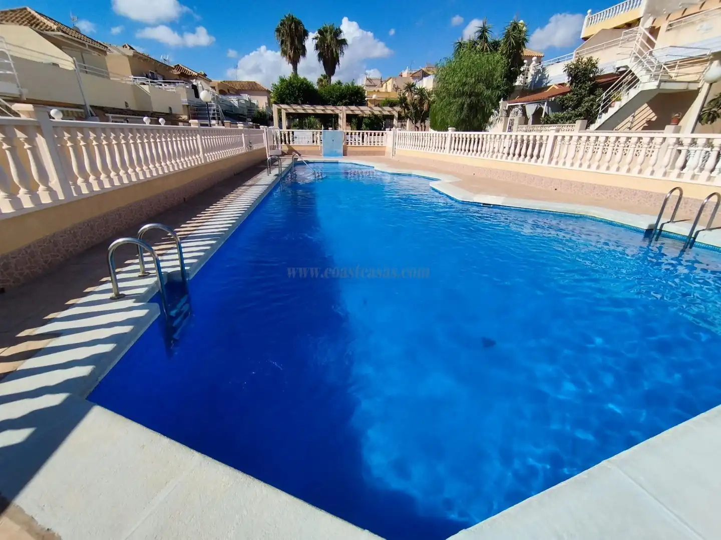 Chalet con piscina en venta en Los Balcones - Los Altos, imagen 24