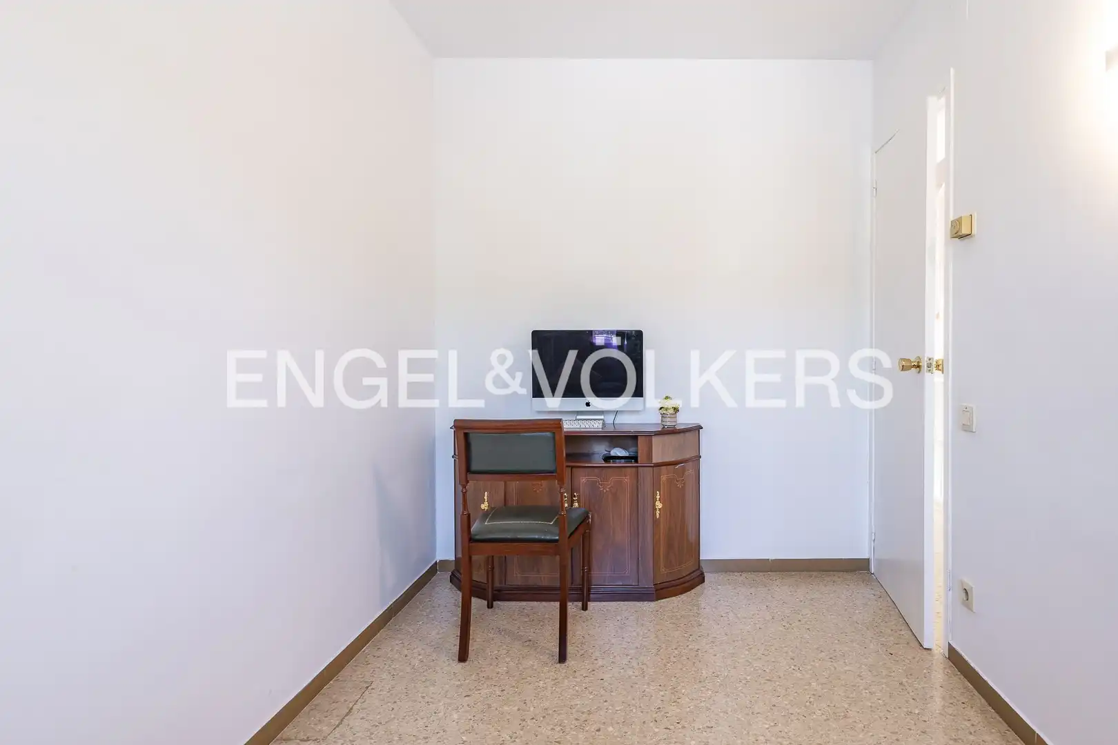 Sala d'estar de Casa o xalet en venda en Sant Cugat del Vallès amb Aire condicionat, Calefacció i Jardí privat