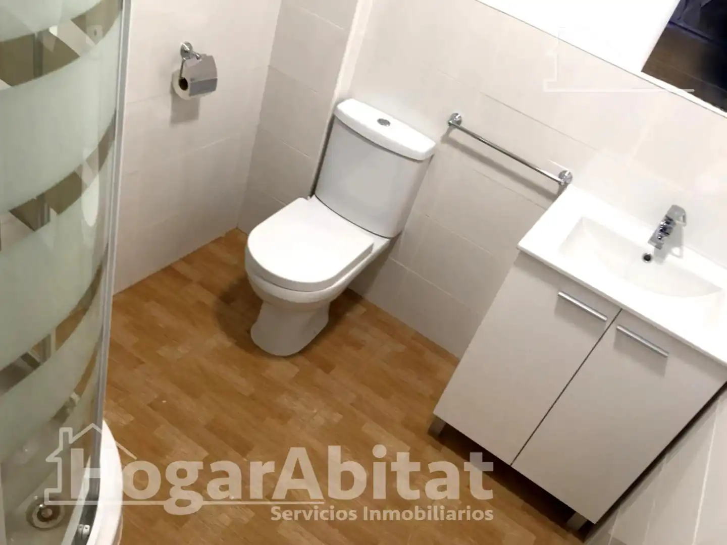 Baño de Piso en venta en Valencia con Calefacción y Balcón