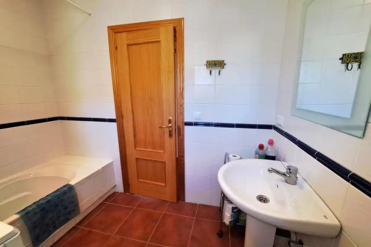 Bany de Finca rústica en venda en Tolox amb Jardí privat, Terrassa i Piscina