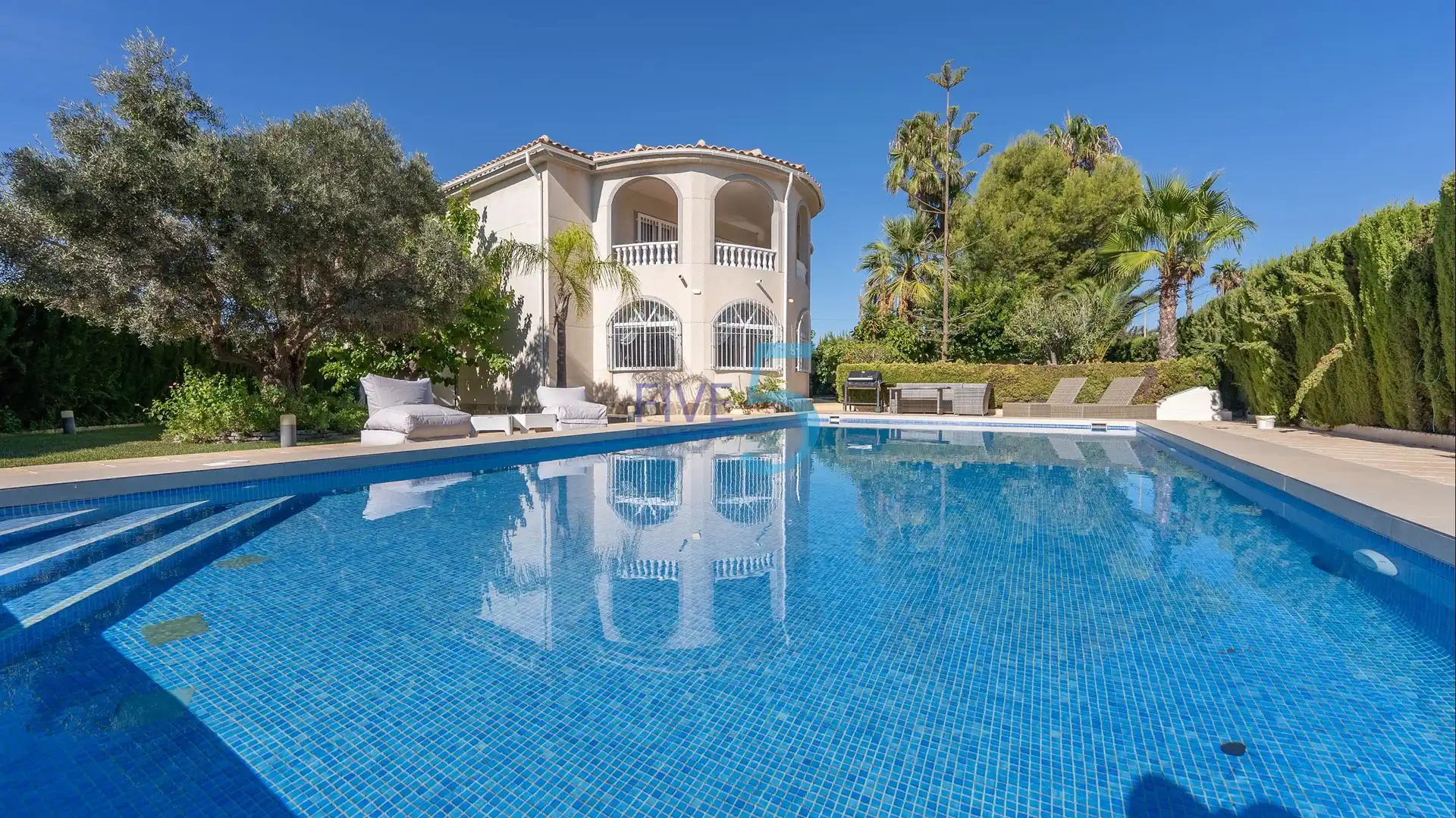Casa amb piscina en venda a Zona Carrefour - Urbanizaciones