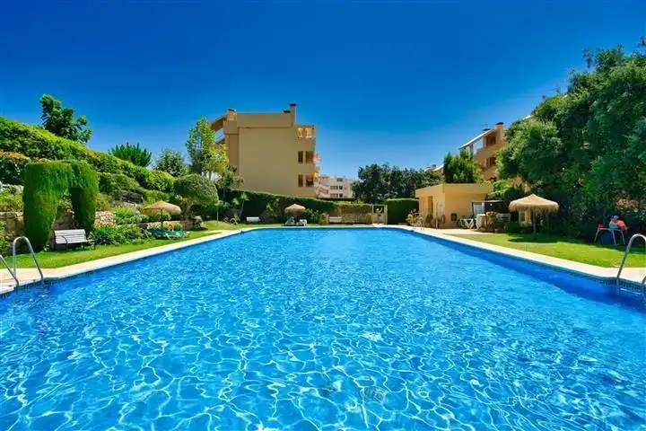 Piscina de Àtic en venda en Mijas amb Aire condicionat, Calefacció i Jardí privat