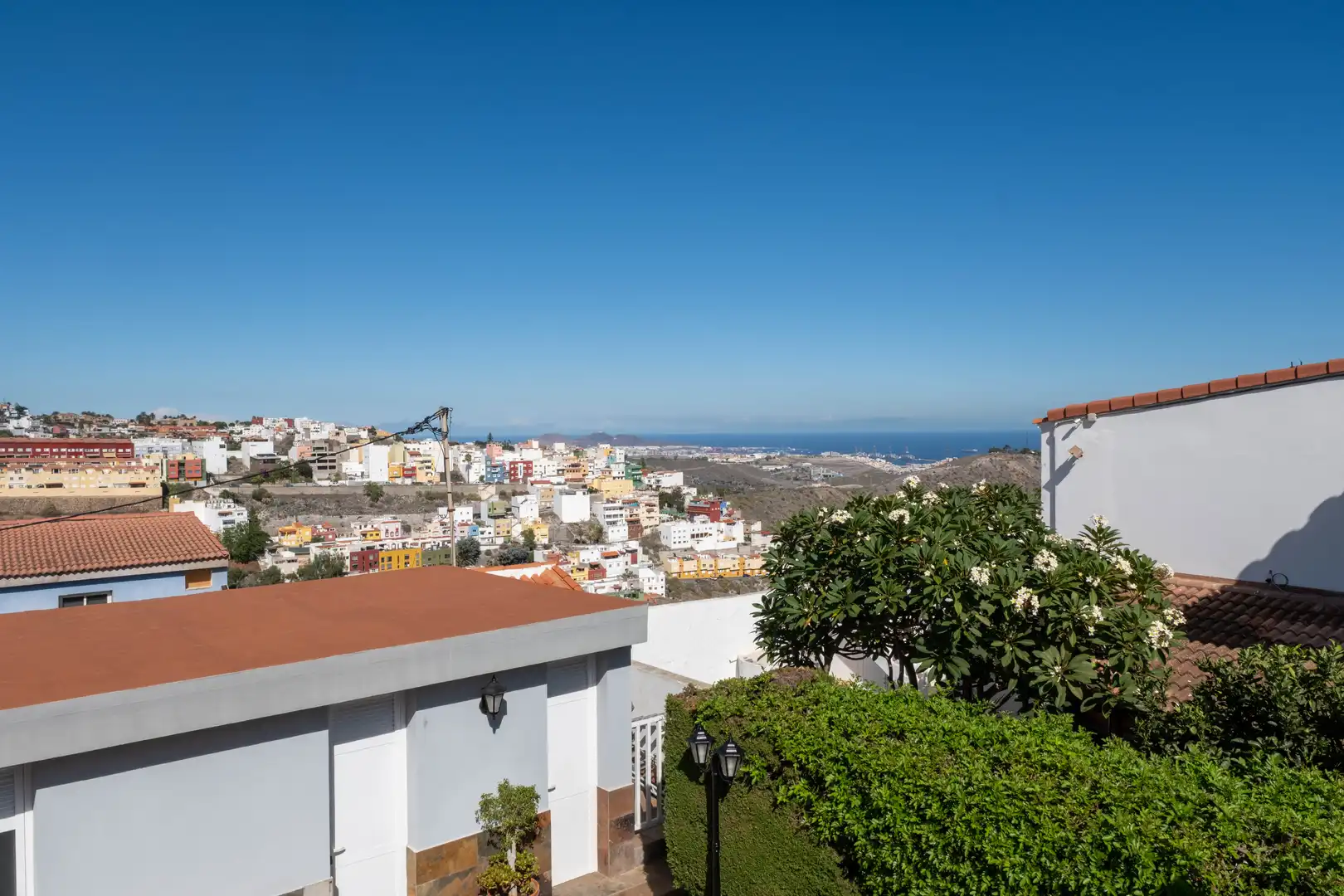 Vista exterior de Casa o xalet en venda en Las Palmas de Gran Canaria amb Jardí privat, Terrassa i Traster