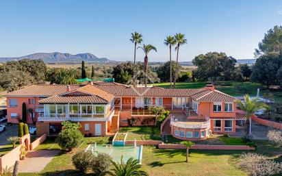 Vista exterior de Casa o xalet en venda en La Bisbal d'Empordà amb Piscina