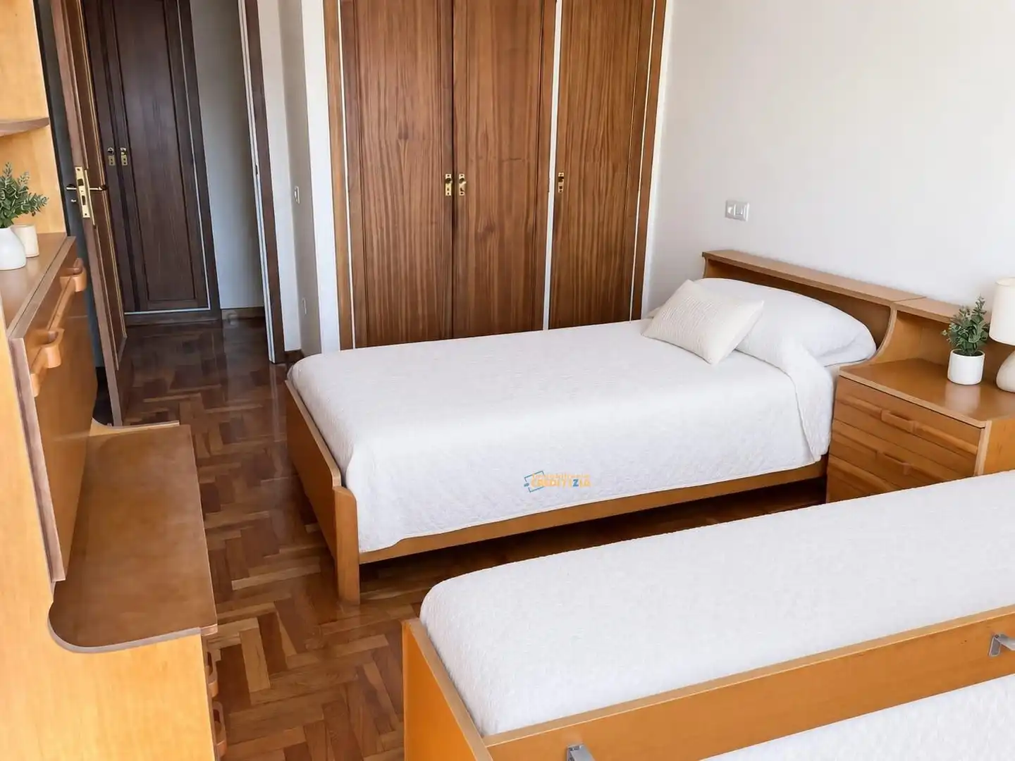 Dormitori de Pis en venda en Vigo  amb Calefacció, Parquet i Traster