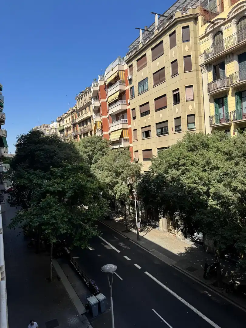 Vista exterior de Loft de lloguer en Barcelona amb Aire condicionat, Moblat i Balcó