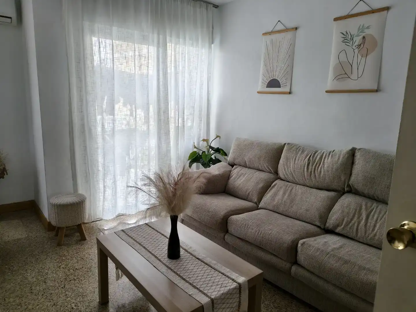 Living room of Flat for rent in Mérida  with Air Conditioner, Washing machine and Microwave