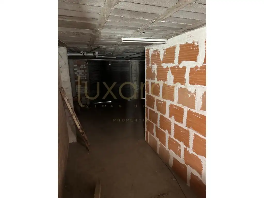 Local comercial en venta en Calle Indivil I Mandoni 15, imagen 4