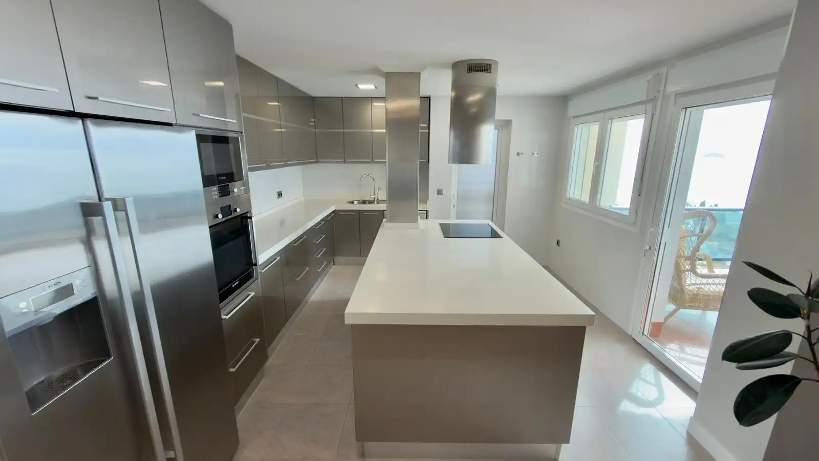 Küche von Dachboden zum Verkauf in Villajoyosa / La Vila Joiosa mit Klimaanlage, Privatgarten und Terrasse