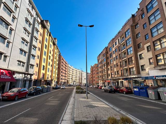 Local comercial en Venta en Calle de Manuel Azaña en Parquesol