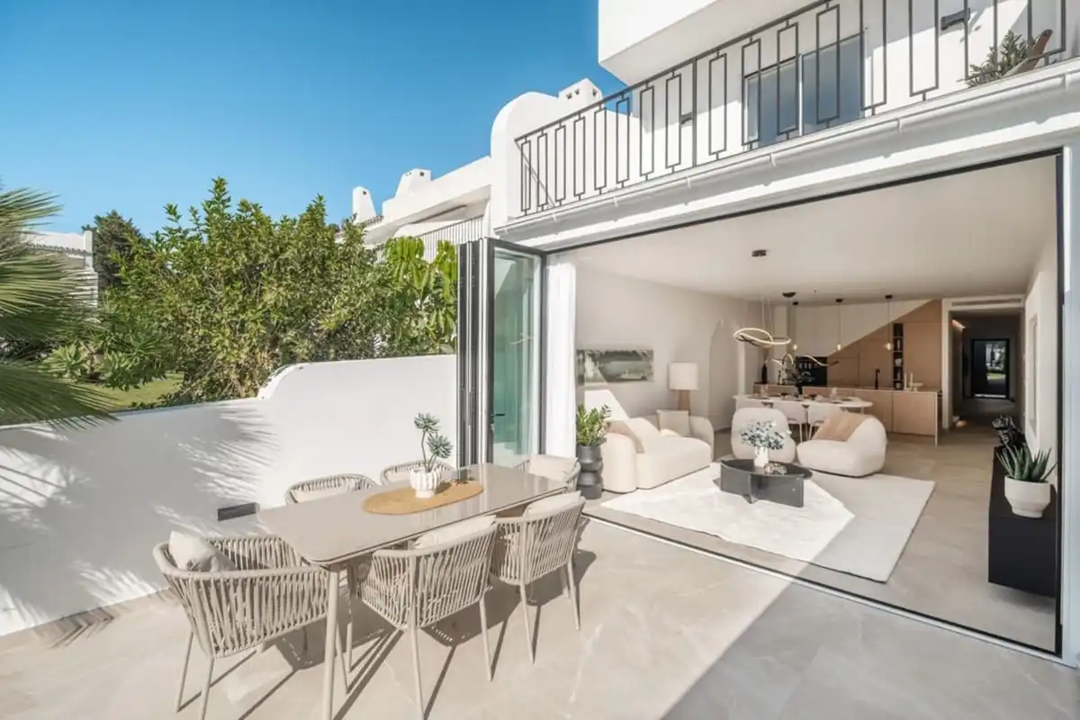 Adosado con piscina en venta en Nueva Andalucía
