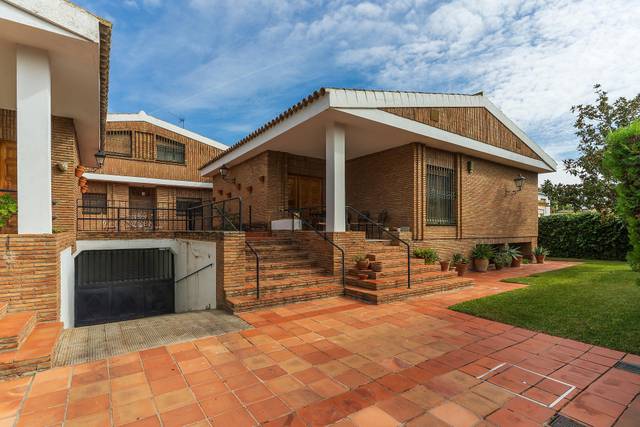 Casa-chalet en Venta en  CONDE DE OSBORNE en Santa Clara