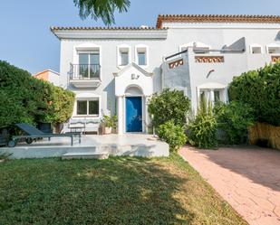 Exterior view of Single-family semi-detached to rent in Estepona  with Air Conditioner, Terrace and Swimming Pool