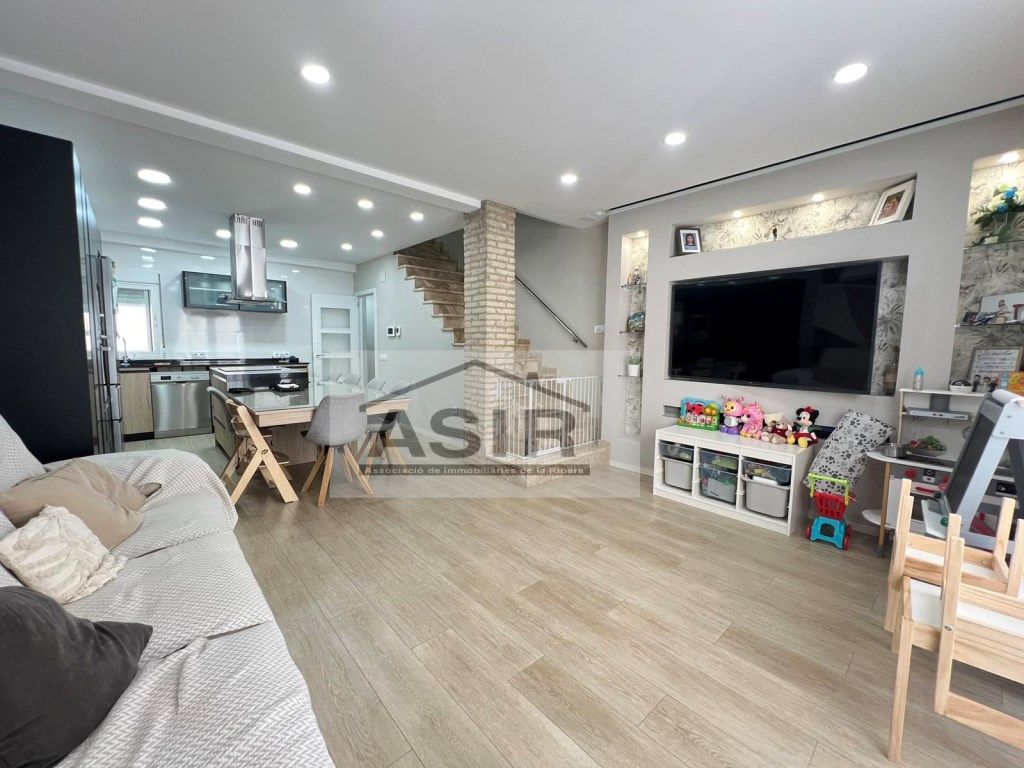 Sala d'estar de Casa o xalet en venda en Alzira amb Aire condicionat i Terrassa