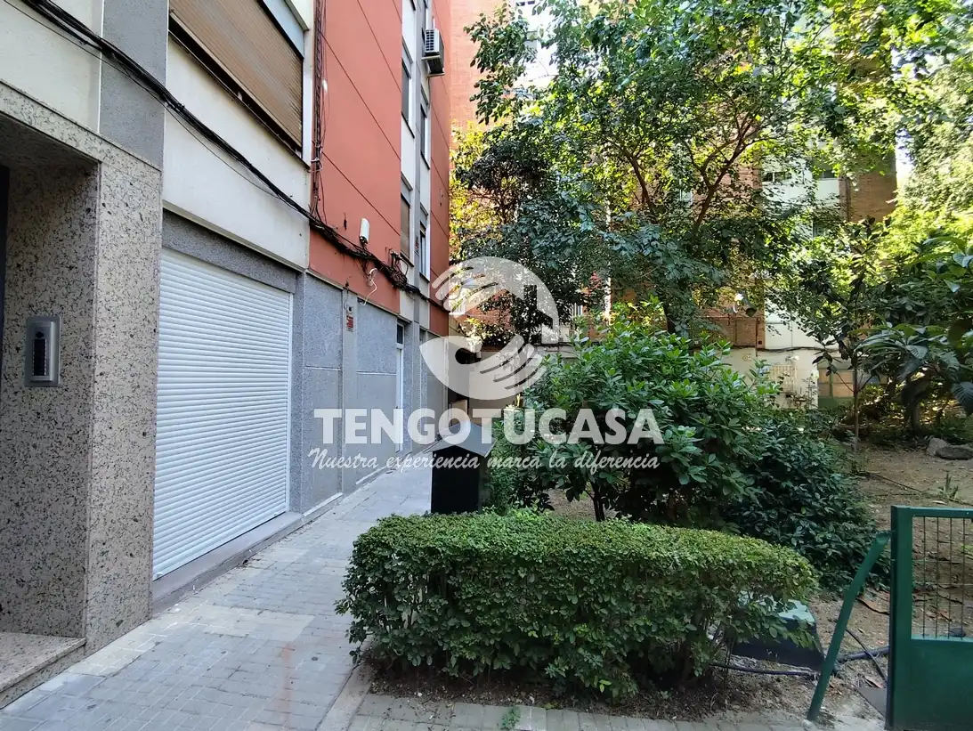 Vista exterior de Pis en venda en Madrid amb Aire condicionat, Calefacció i Jardí privat