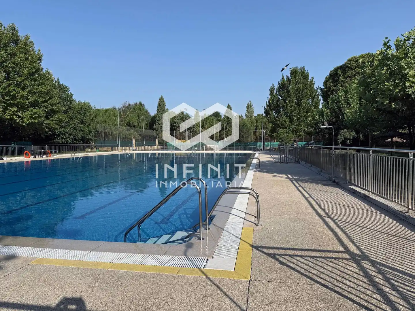 Swimming pool of Flat for sale in Alcalá de Henares  with Air Conditioner, Heating and Terrace