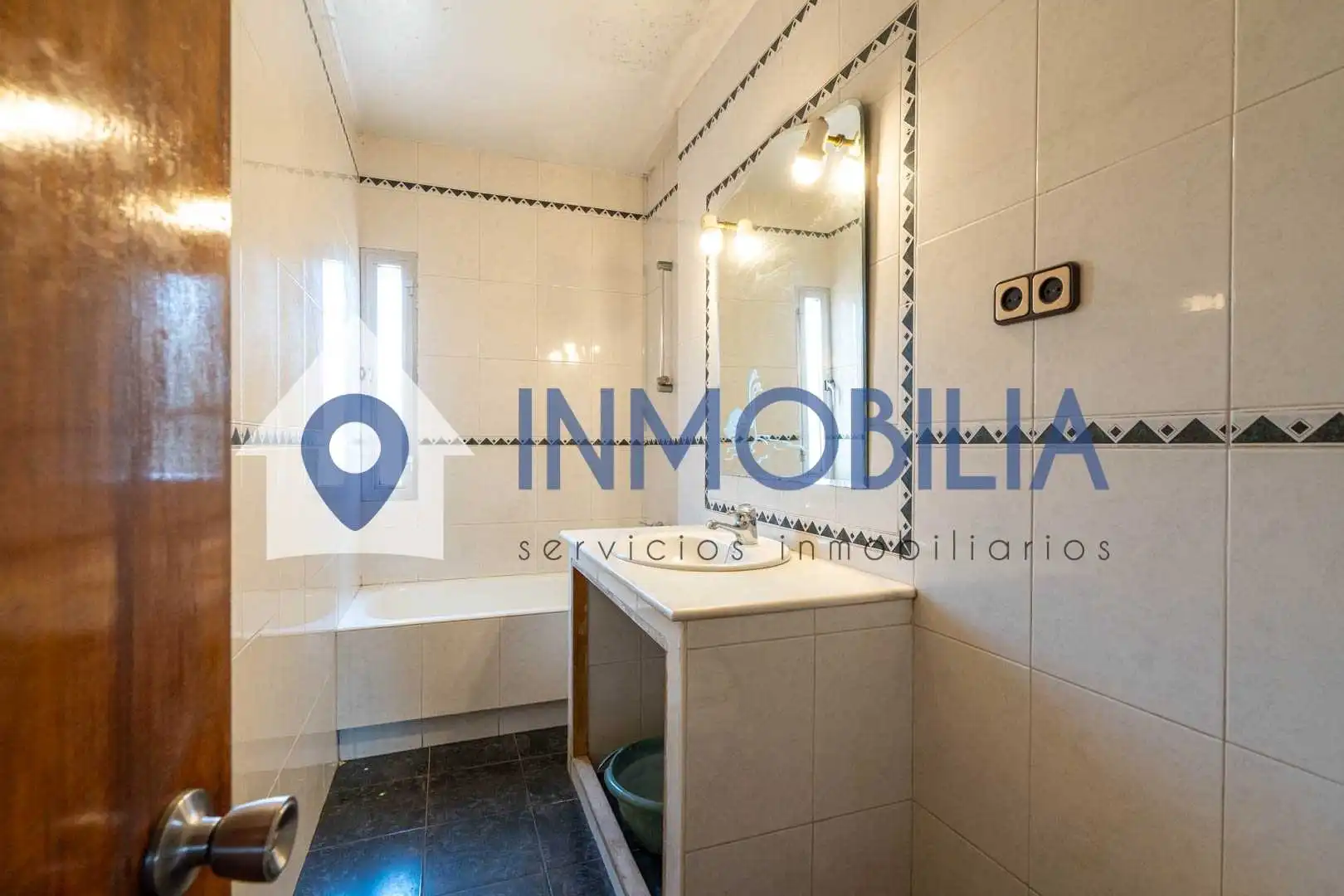 Baño de Ático en venta en Madrid con Calefacción y Terraza
