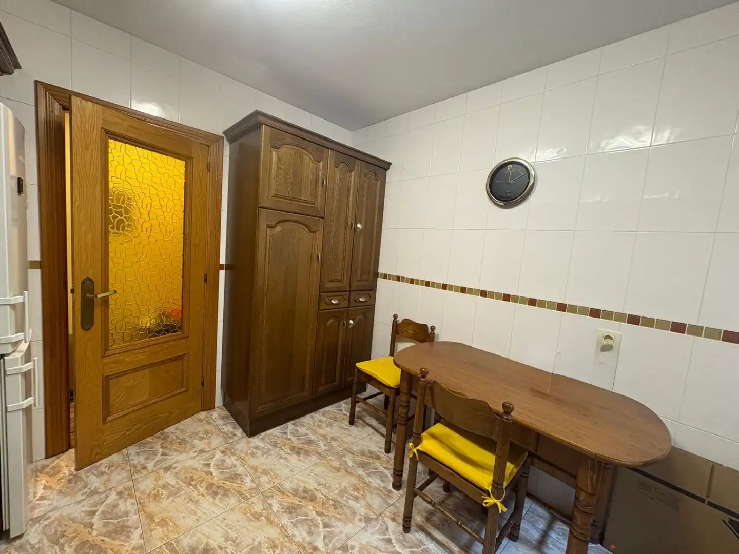Cuina de Pis de lloguer en Oviedo  amb Calefacció, Moblat i Balcó