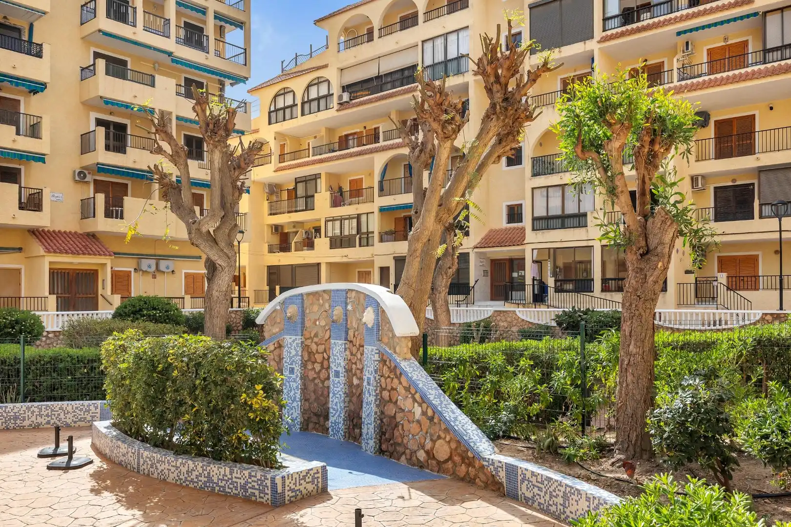 Vista exterior de Planta baixa en venda en Torrevieja amb Aire condicionat, Traster i Piscina