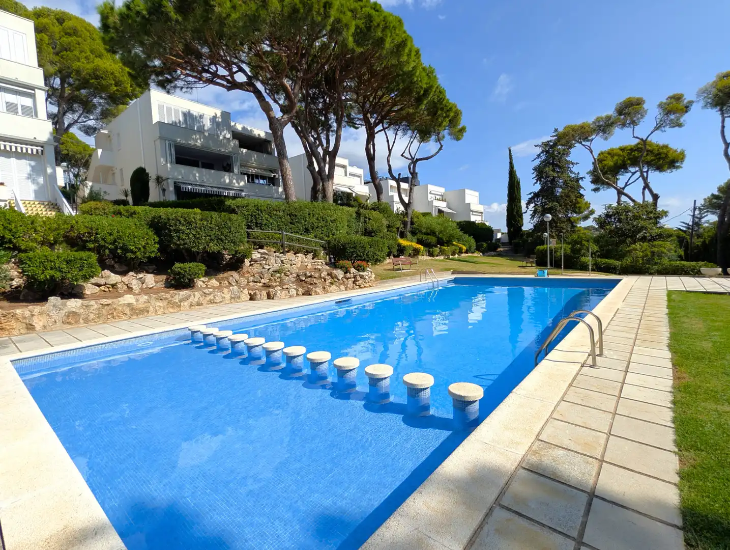 Swimming pool of Apartments for sale in Castell d'Aro, Platja d'Aro i s'Agaró  with Air Conditioner, Heating and Terrace