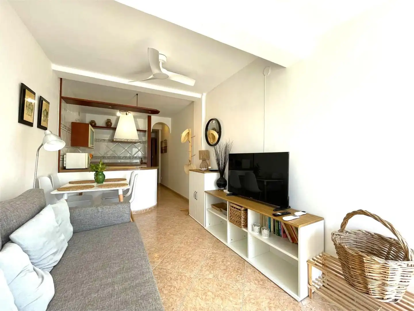 Sala de estar de Apartamento de alquiler en El Rompido con Aire acondicionado y Amueblado