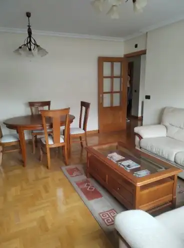 Sala d'estar de Pis en venda en Gijón  amb Calefacció, Parquet i Traster