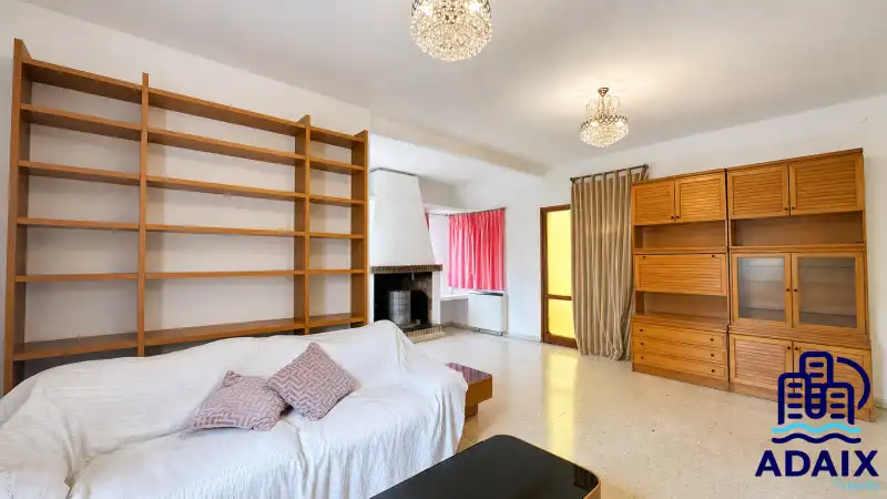 Sala d'estar de Casa o xalet en venda en Bargas amb Calefacció, Terrassa i Moblat