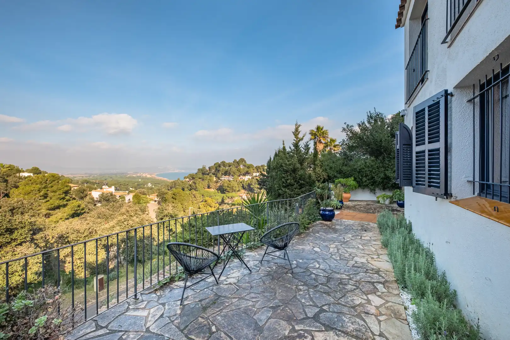 Garten von Einfamilien-Reihenhaus zum Verkauf in Begur mit Klimaanlage, Heizung und Terrasse