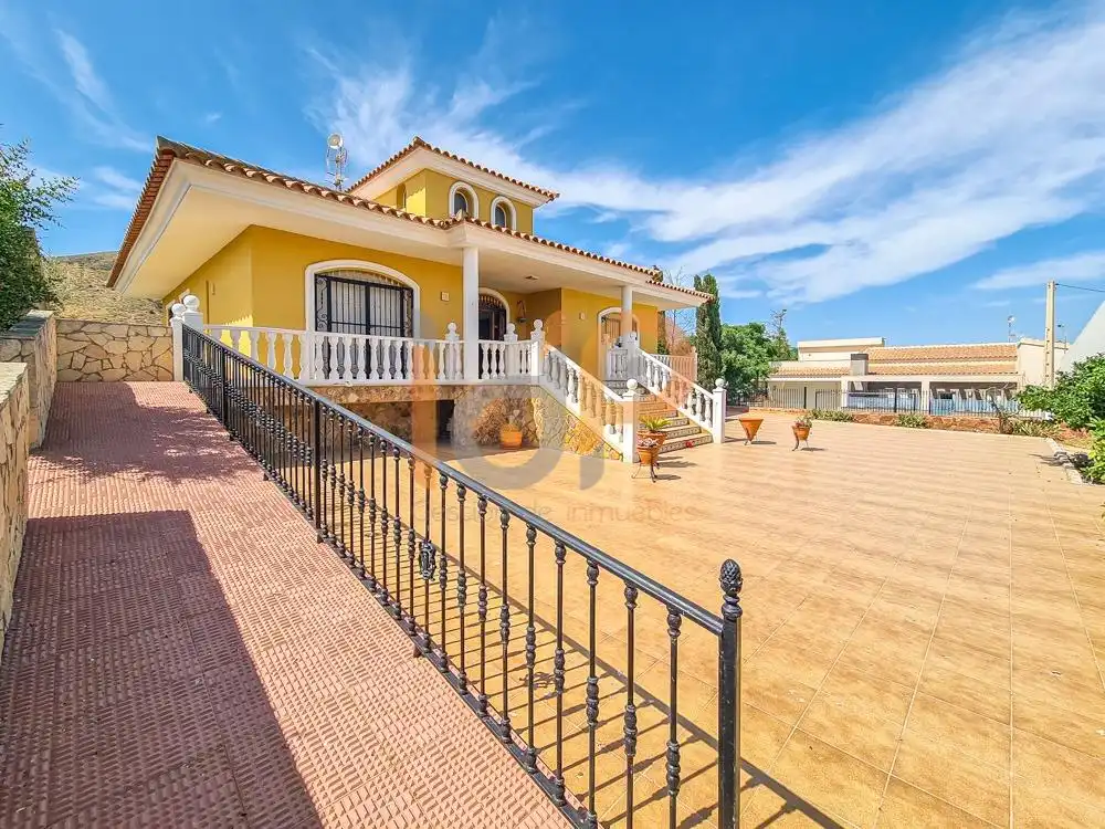 Vista exterior de Casa o xalet en venda en Huércal-Overa amb Aire condicionat, Calefacció i Jardí privat