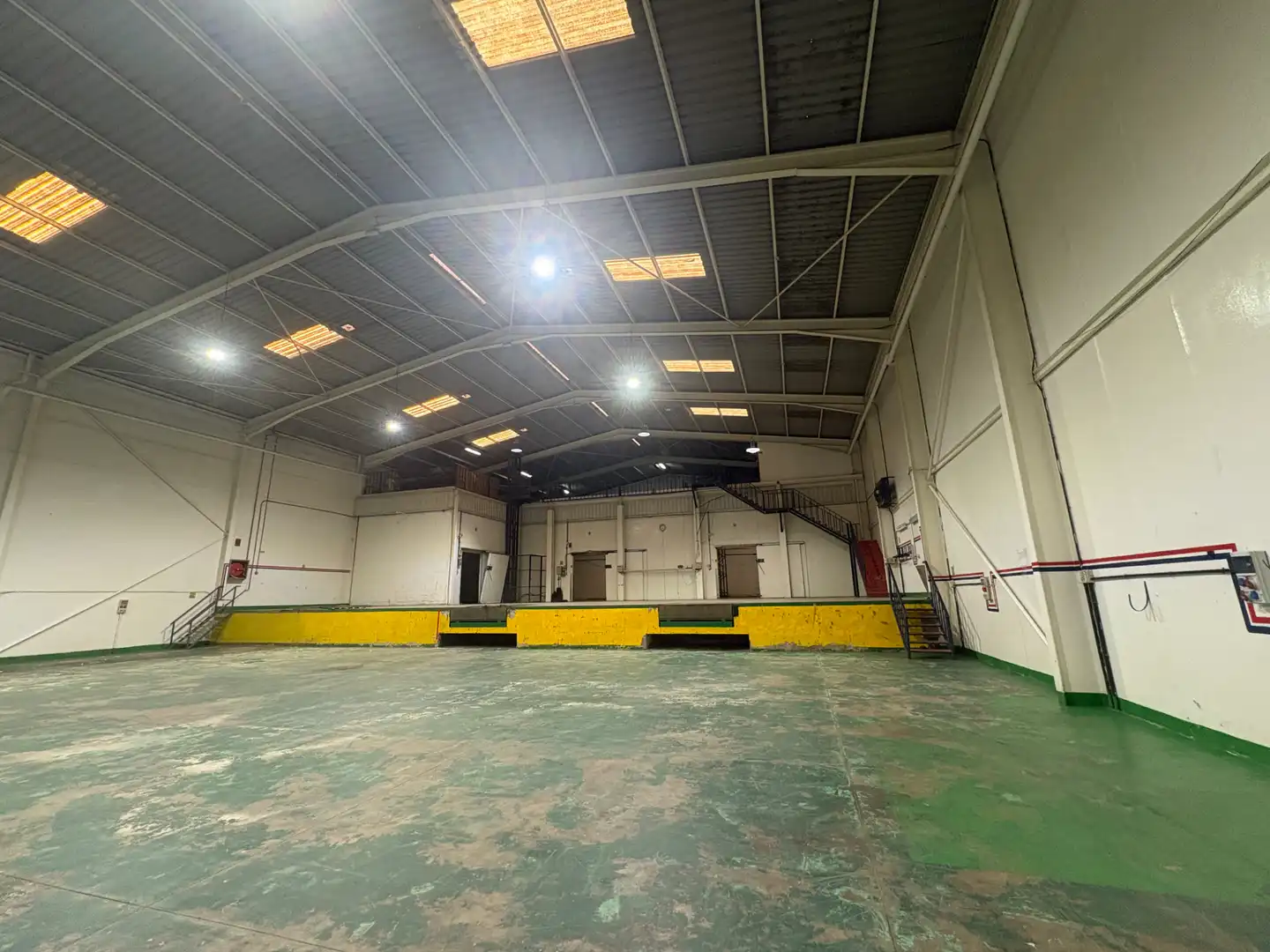 Industrial building to rent in Calle Morera 10-12, imagen 3
