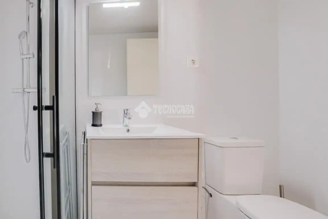 Bathroom of Flat for sale in Ripollet  with Air Conditioner, Heating and Terrace