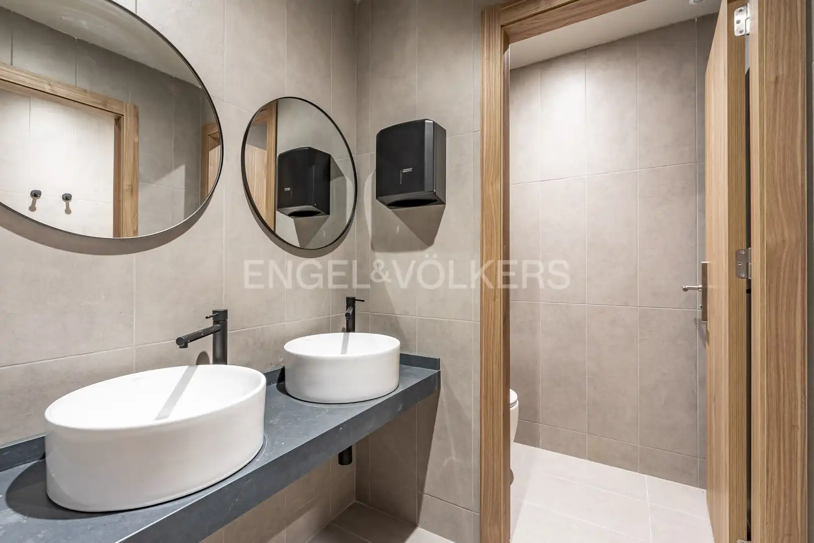 Bathroom of Flat for rent in Madrid  with Air Conditioner, Heating and Swimming Pool