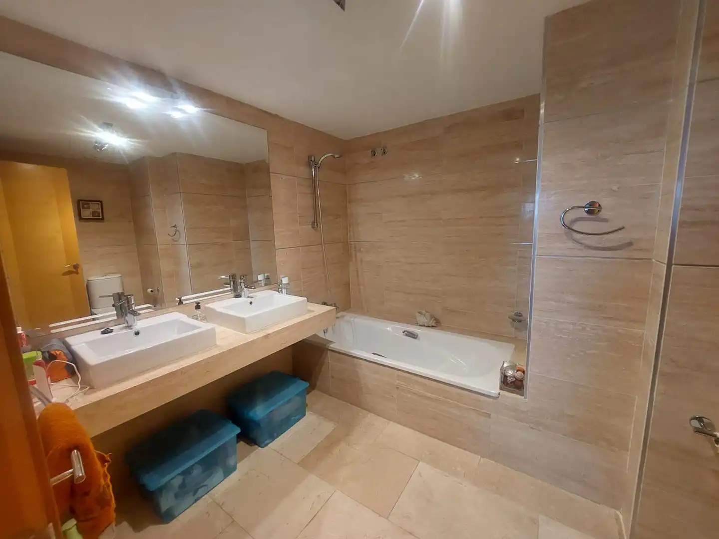 Bany de Pis en venda en Benahavís amb Aire condicionat, Terrassa i Traster