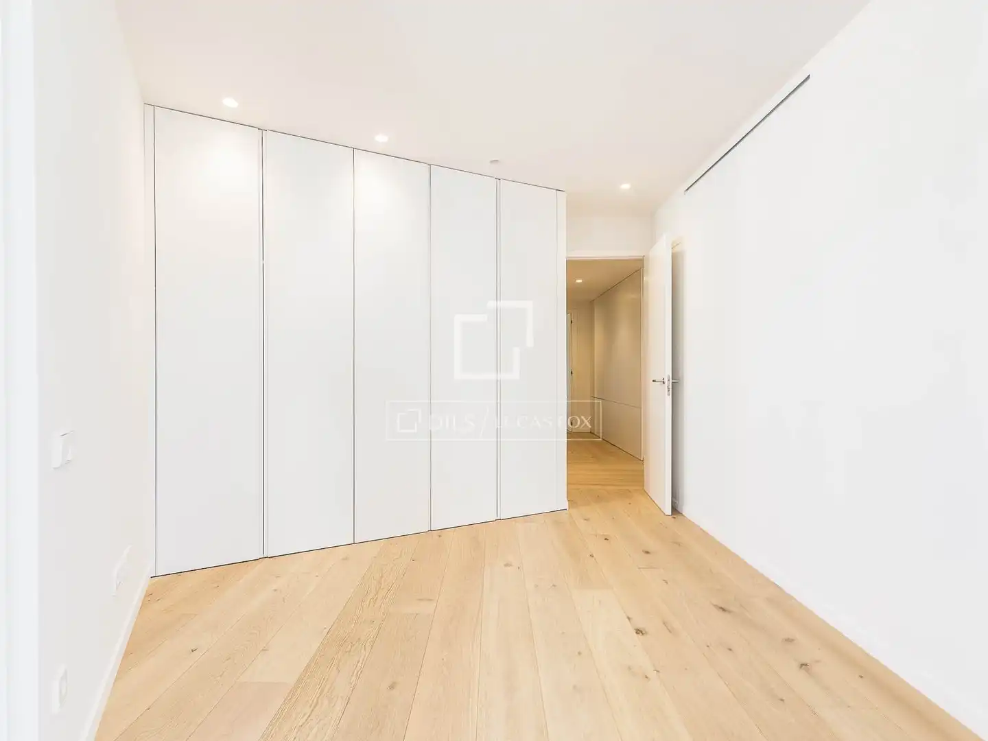Wohnung zum Verkauf in Barcelona mit Klimaanlage, Heizung und Privatgarten