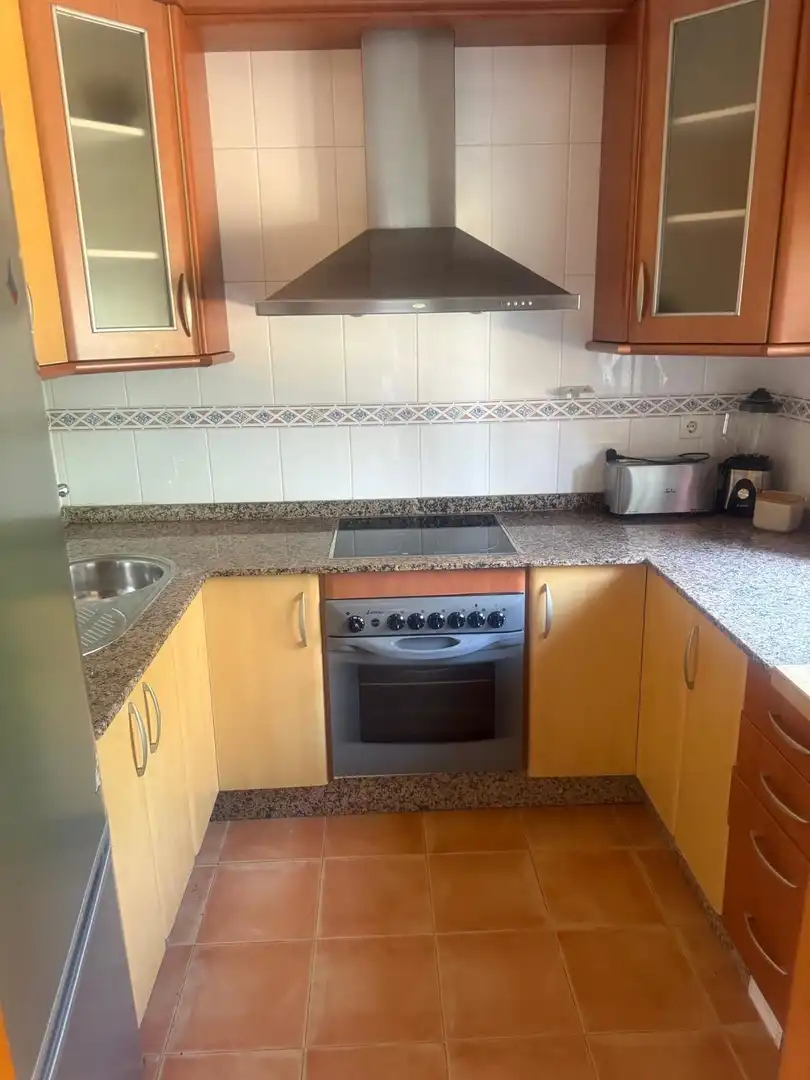 Cuina de Casa adosada en venda en Chiclana de la Frontera amb Aire condicionat, Calefacció i Jardí privat