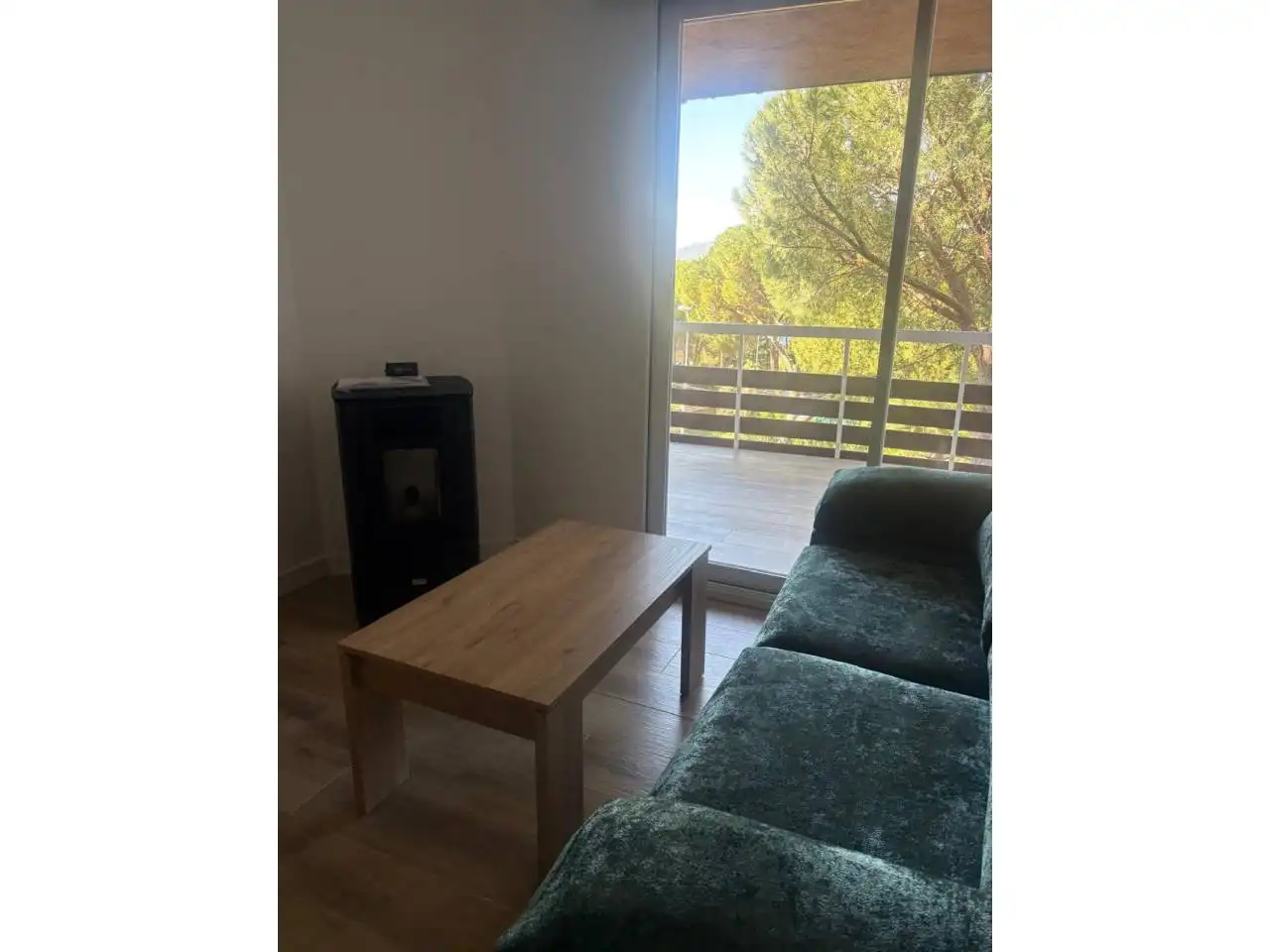 Sala de estar de Piso de alquiler en San Martín de Valdeiglesias con Aire acondicionado, Terraza y Amueblado