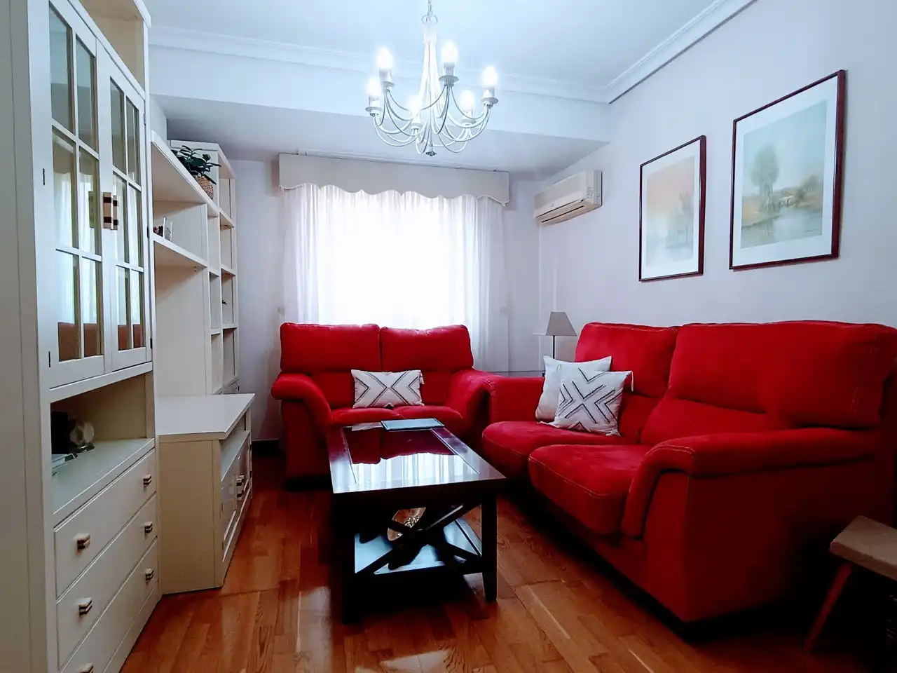 Living room of Flat for rent in  Madrid Capital  with Air Conditioner, Heating and Parquet flooring
