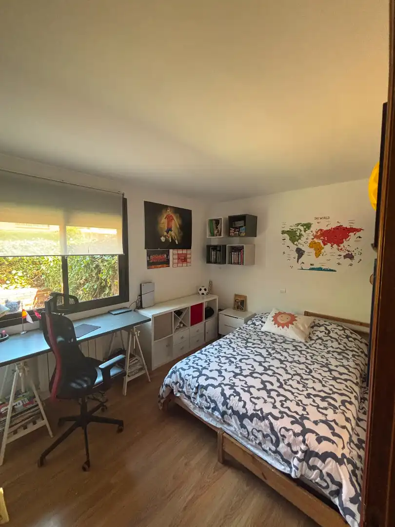 Habitación de Planta baja en venta en Las Rozas de Madrid con Calefacción, Trastero y Piscina comunitaria