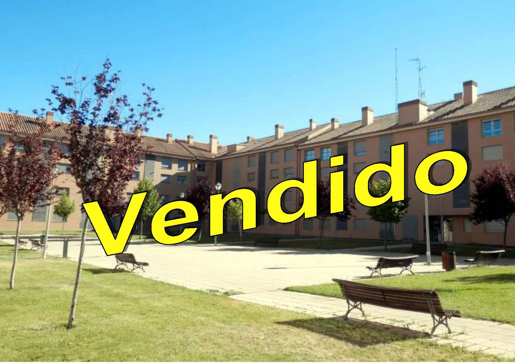 Vista exterior de Pis en venda en Medina del Campo amb Calefacció, Jardí privat i Parquet