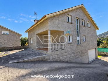 House with balcony for sale in Rúa Freixo