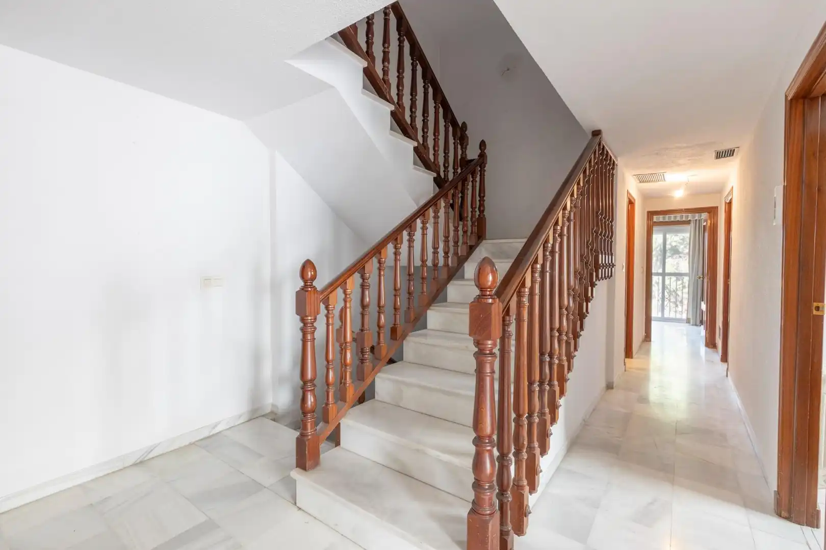 Casa adosada en venta en Granada con Calefacción, Terraza y Trastero